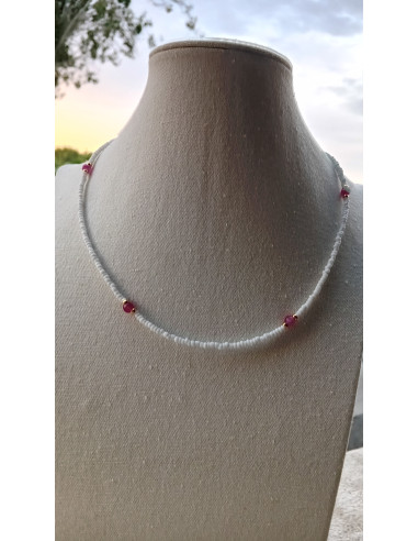 collar blanco rosado